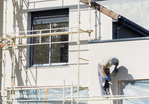 trabajador pintando