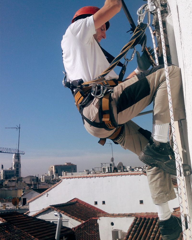 trabajador en vertical 2