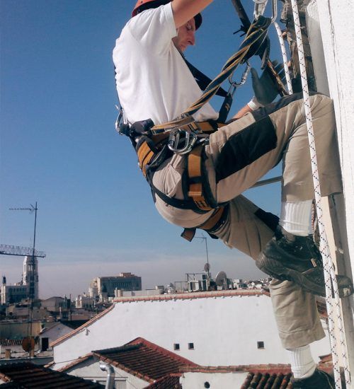 trabajador en vertical 2